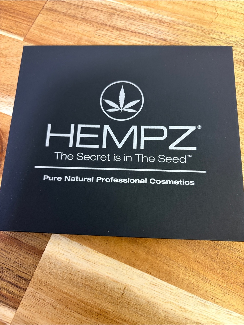 Hempz Black and White Eyeshadow Palette Packaging